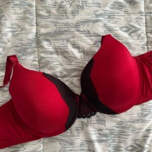 Maidenform Red and Black Underwire Bra with Molded Cups